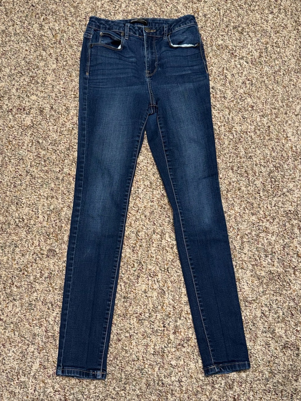 Women’s size 4 jeans Simply Vera Vera Wang Dark Blue Skinny Jeans high rise